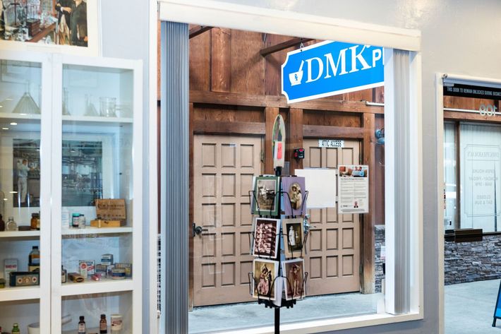 Pharmacist And Medicine – Alpine, CA – DMK Pharmacy