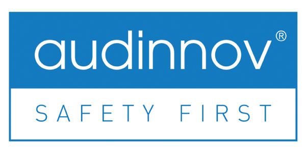 Un logo bleu et blanc pour audinnov safety first