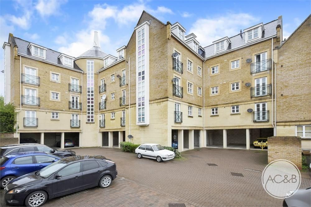 A large building with cars parked in front of it.