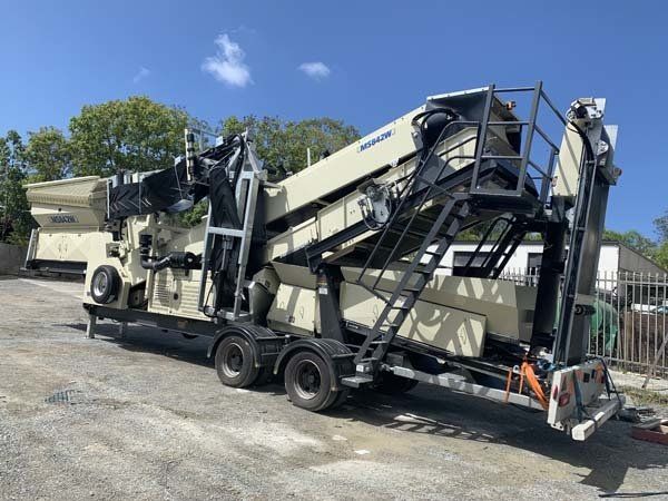 beige screening machine