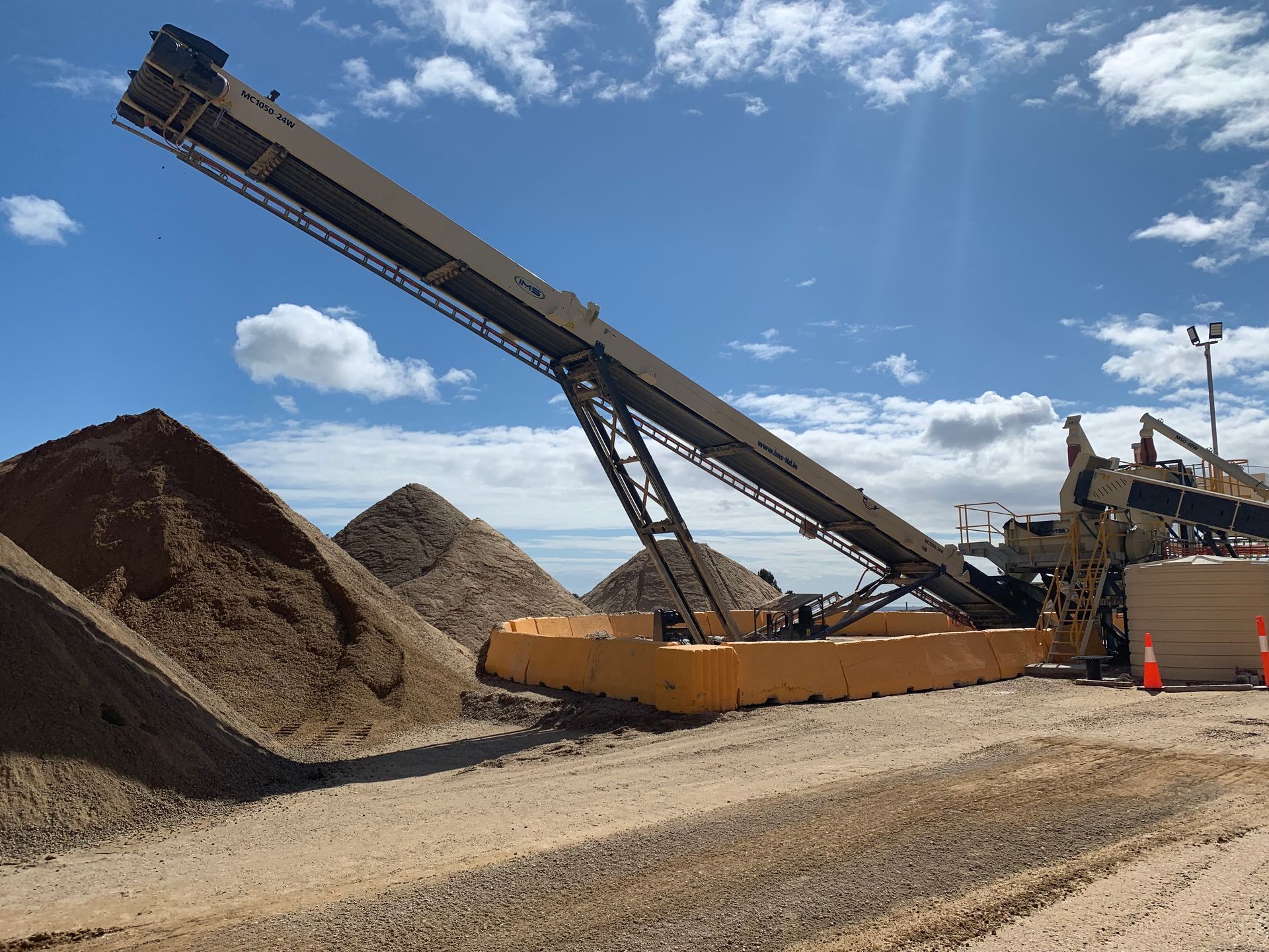 Truck Working - Yatala, Qld - Crusher Screen Sales & Hire