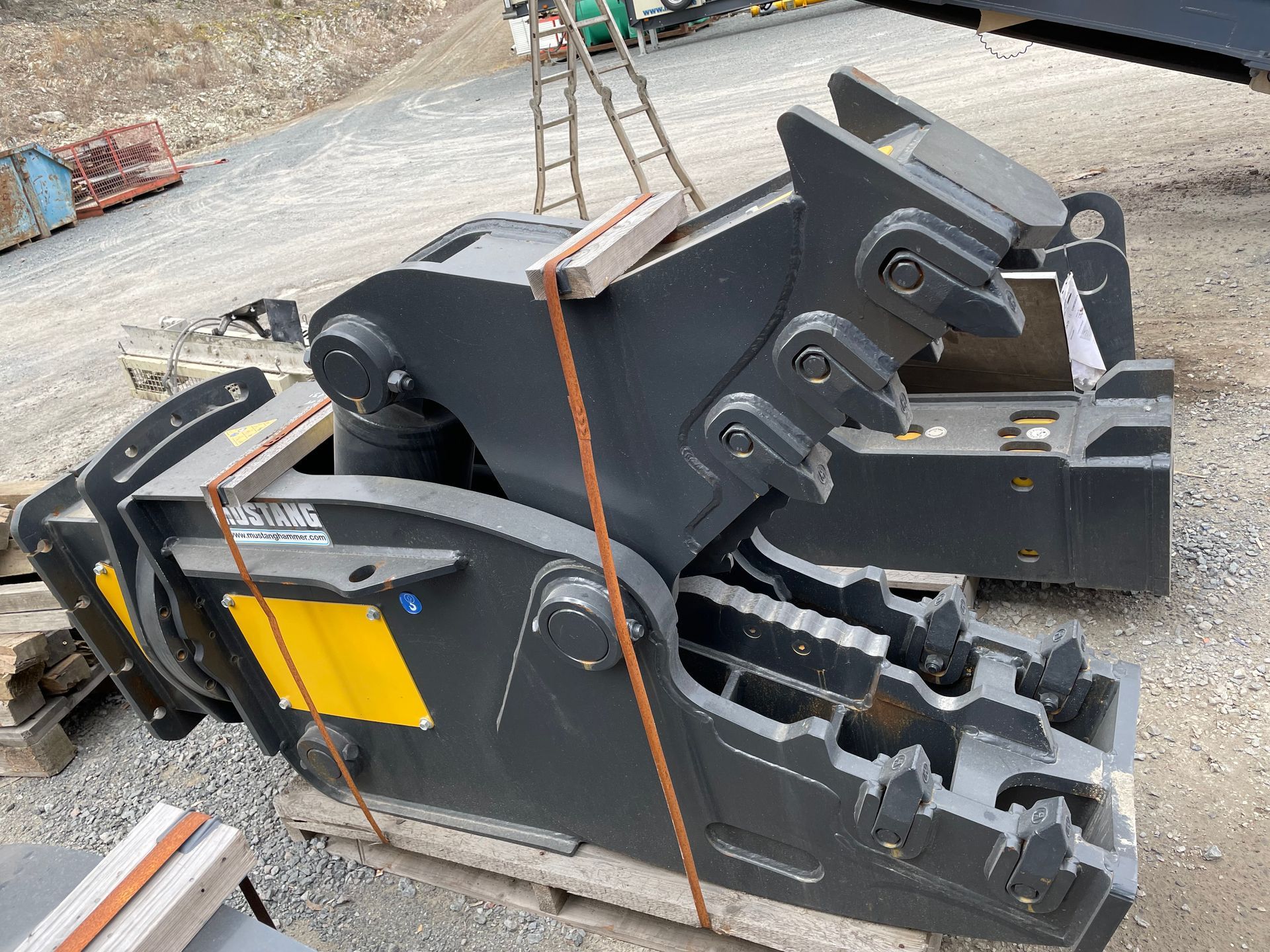 Hydraulic Shears — Yatala Qld — Crusher Screen Sales & Hire