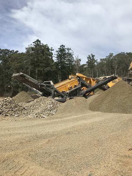 yellow and grey screening machine