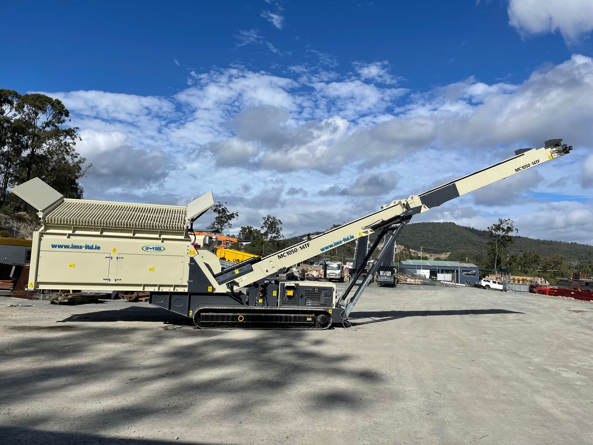 White Truck - Yatala, Qld - Crusher Screen Sales & Hire