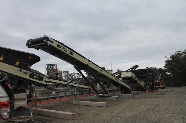 white rising conveyor