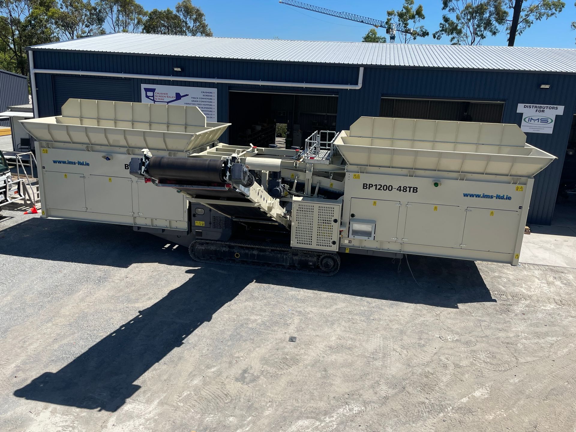 A Large Machine — Yatala Qld — Crusher Screen Sales & Hire