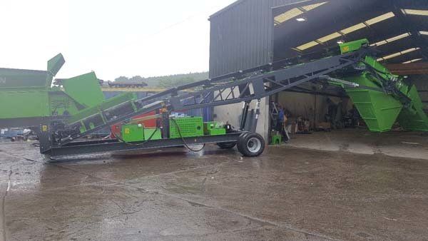 green and grey screening machine