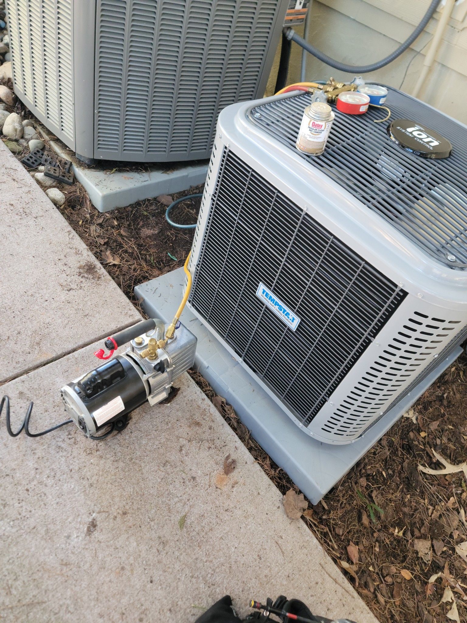 Home With HVAC Unit Outside — Townville, SC — Andy’s HVAC Service LLC