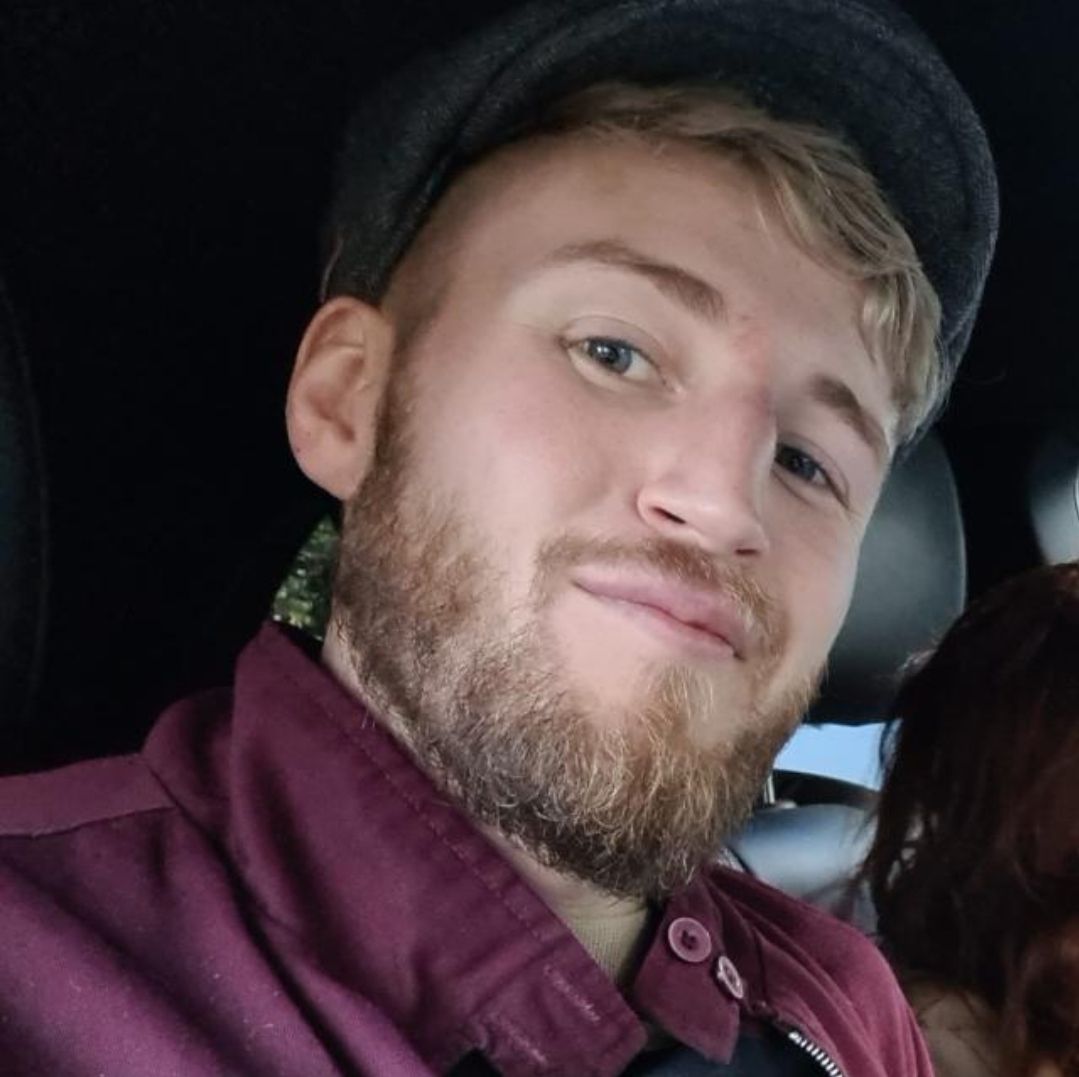 daniel mooney headshot, front view