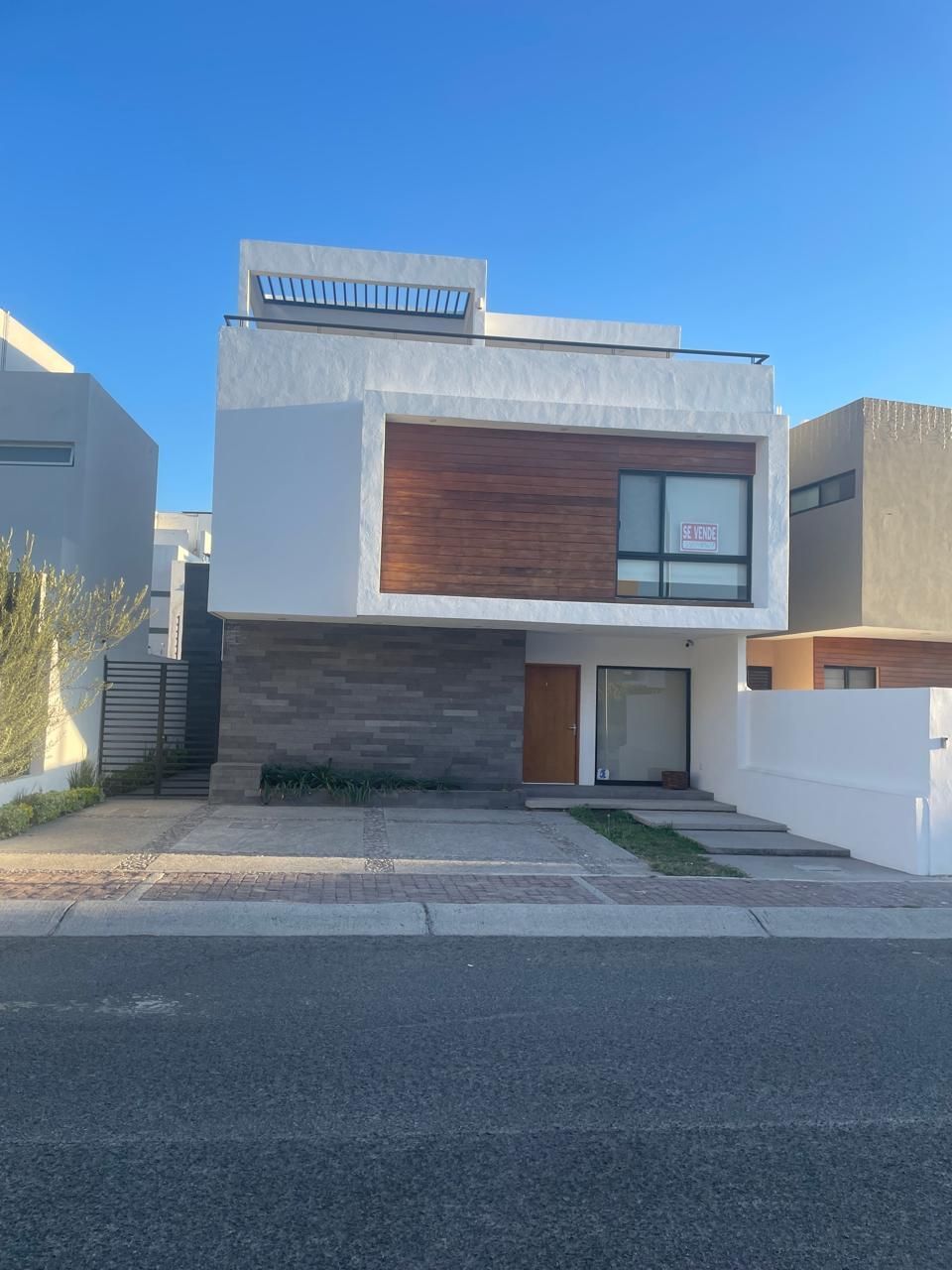 VENTA DE CASA EN LA CONDESA JURIQUILLA, MODERNA, AMPLIA, EXCELENTES ACABADOS