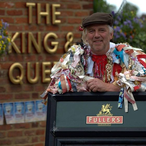 Andy Parr standing in front of a sign that says the king & queen
