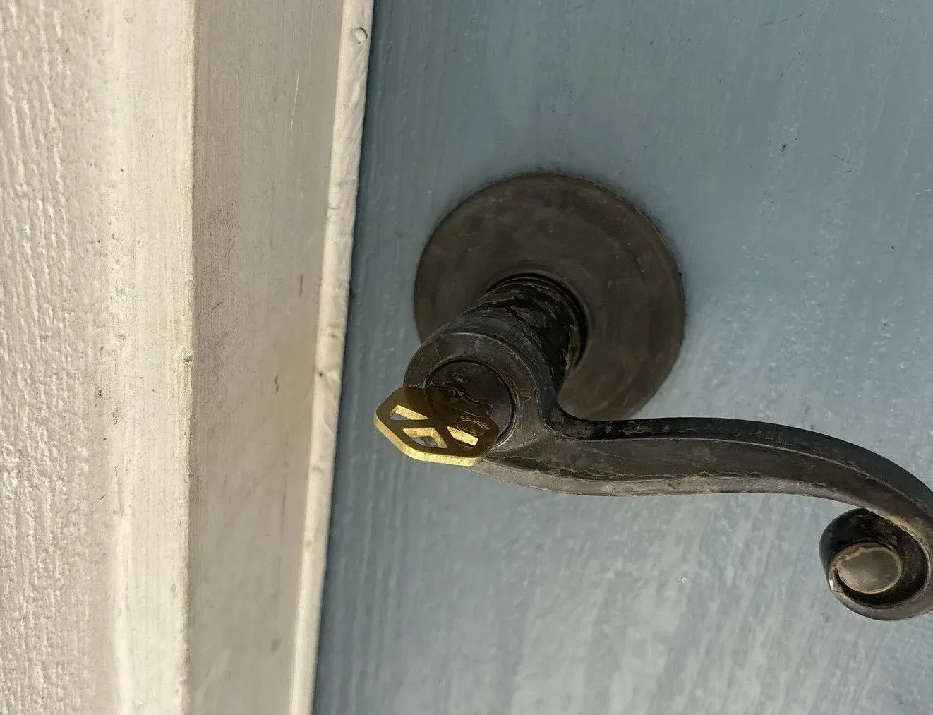 A close up of a door handle with a key in it.