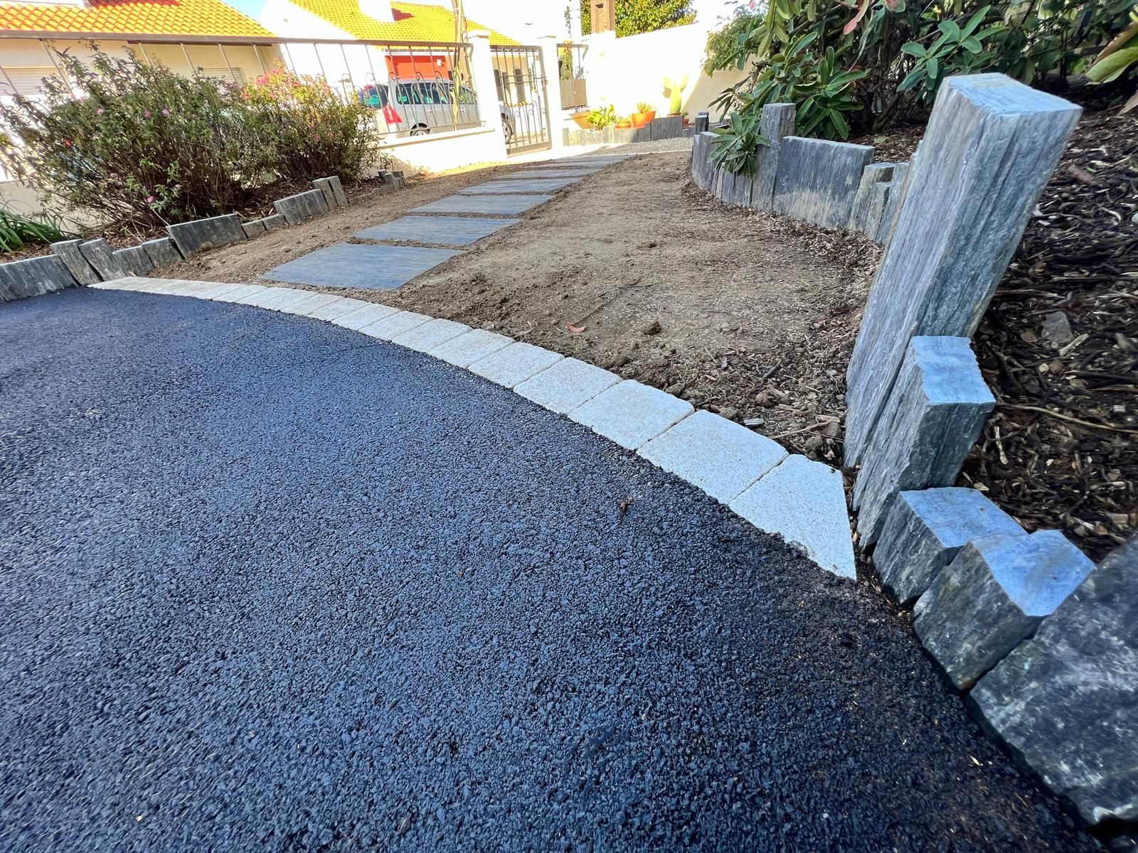 Pose de bordures en pavés, chainettes dans les formes et courbes souhaitées par le client