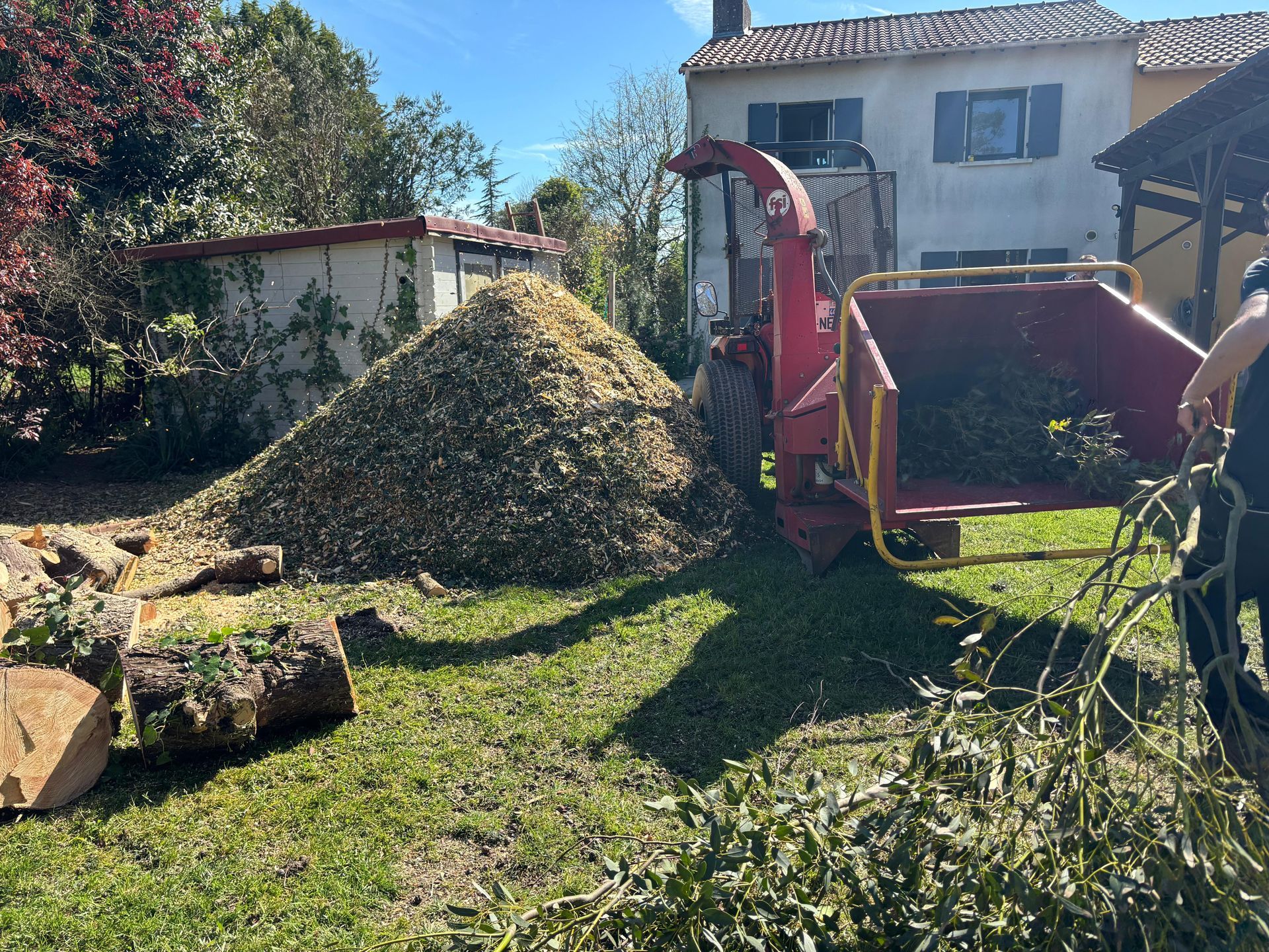 paysagiste débroussaillage Loire Atlantique entretien terrain