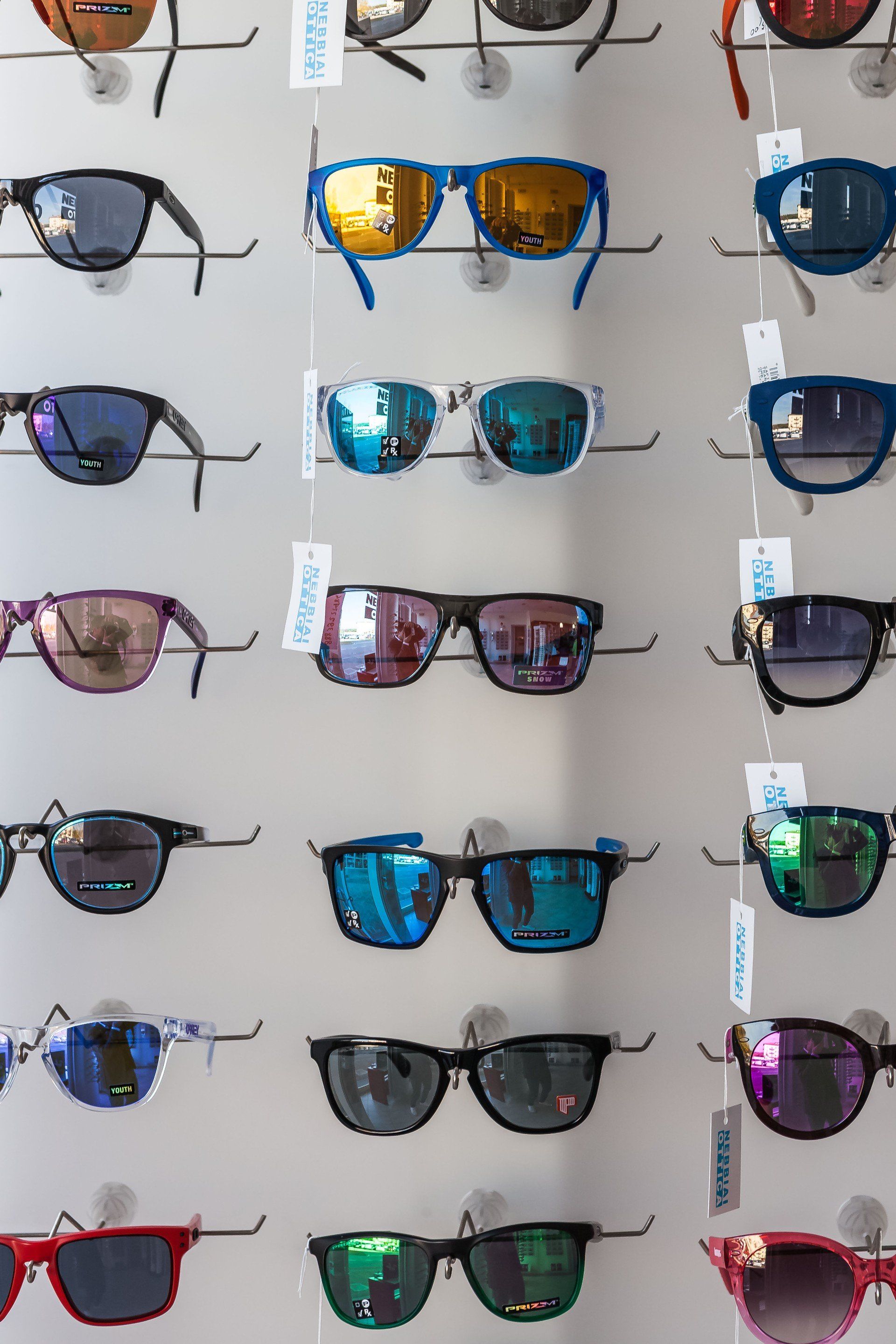 Diversi modelli di occhiali da sole