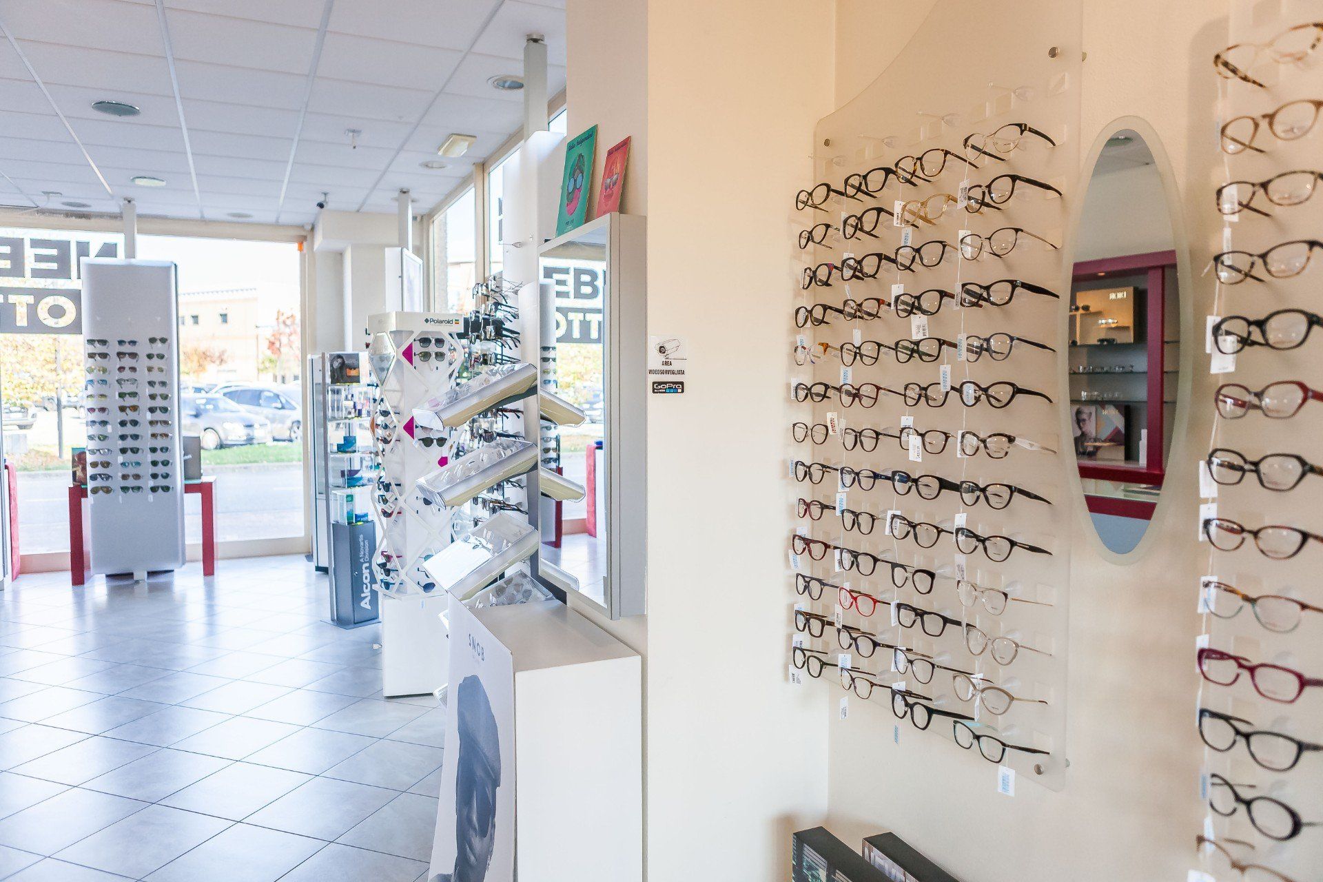 Centro ottico con vendita di occhiali da vista