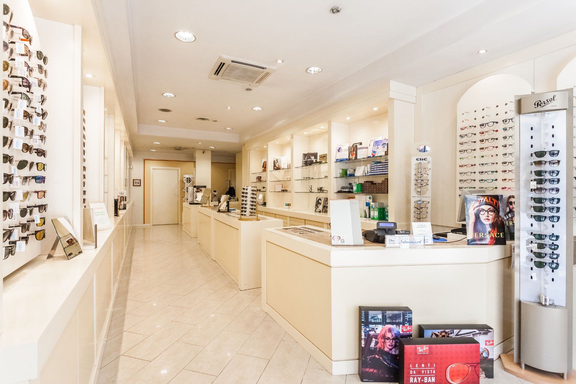 Entrata in un centro ottico
