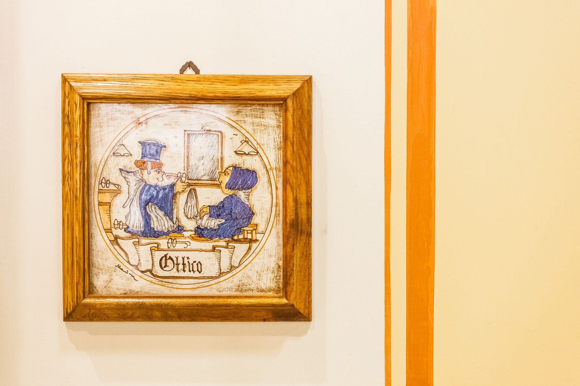 Quadro appeso in un centro di ottica