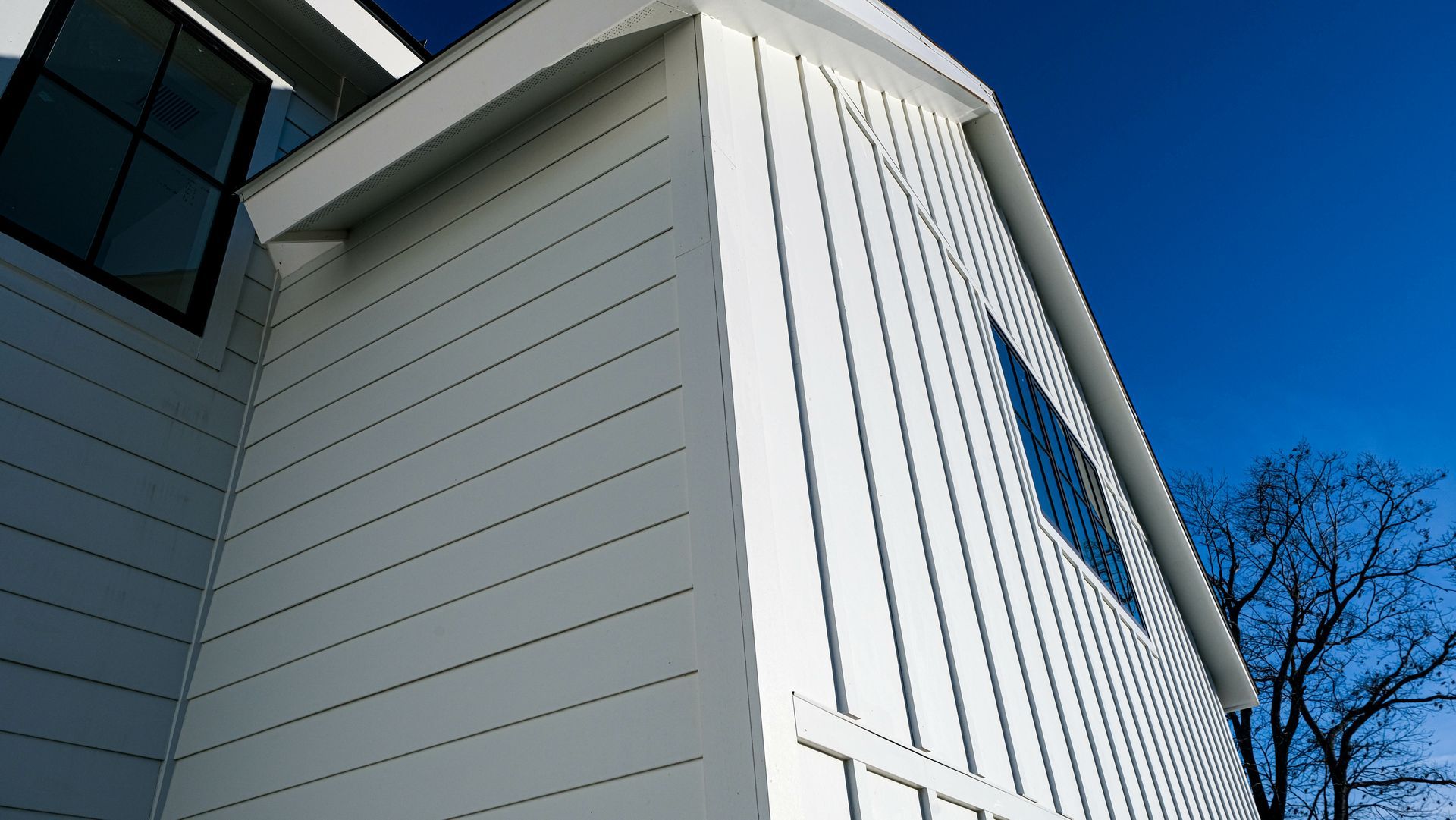 Modern farmhouse with James Hardie fiber cement siding. Modern farmhouse with James Hardie fiber cement siding.