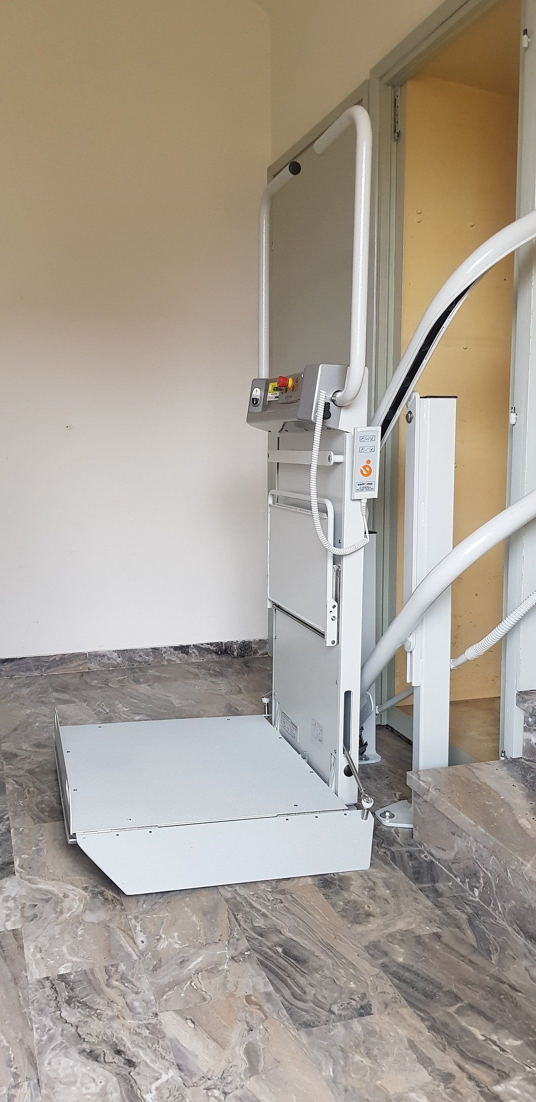 Montaggio di montascale per interni