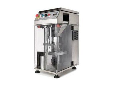 pressa farmaceutica per laboratorio di preparazioni galeniche di Aversa