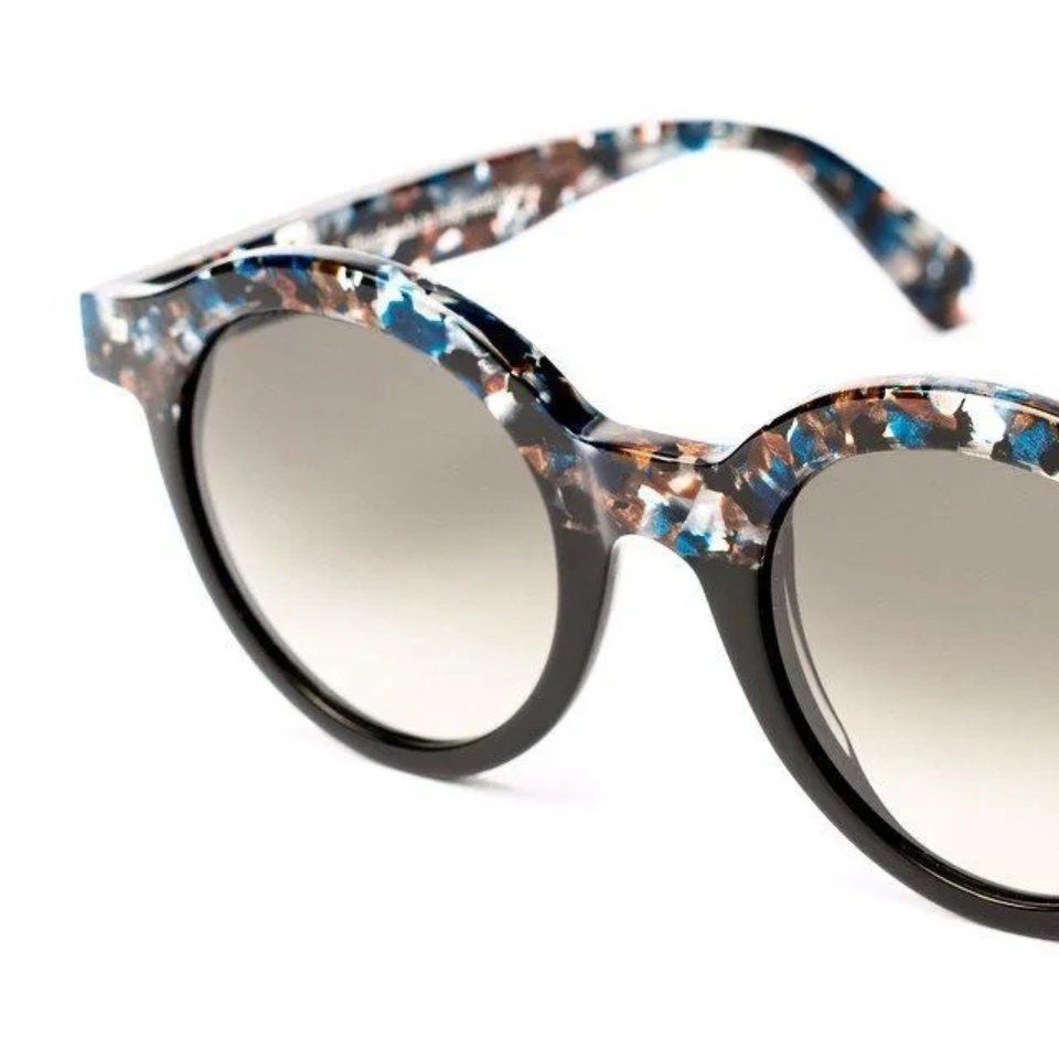 Occhiali con montatura colorata