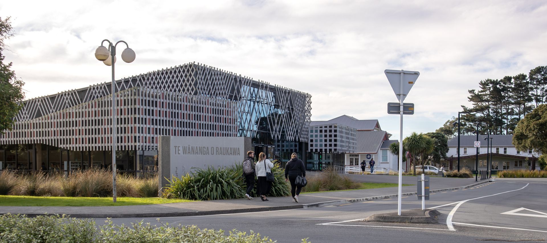 Professor Meihana Durie, Tumuaki of Te Wānanga o Raukawa, has advised that he will shortly conclude