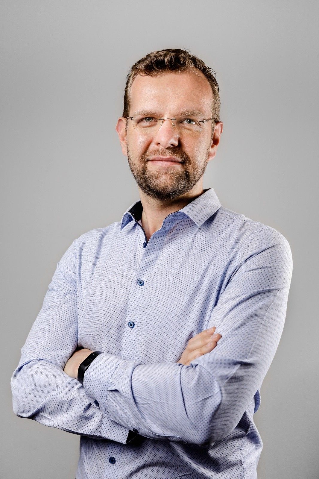 Jaco Lessing with folded arms. Quote: 