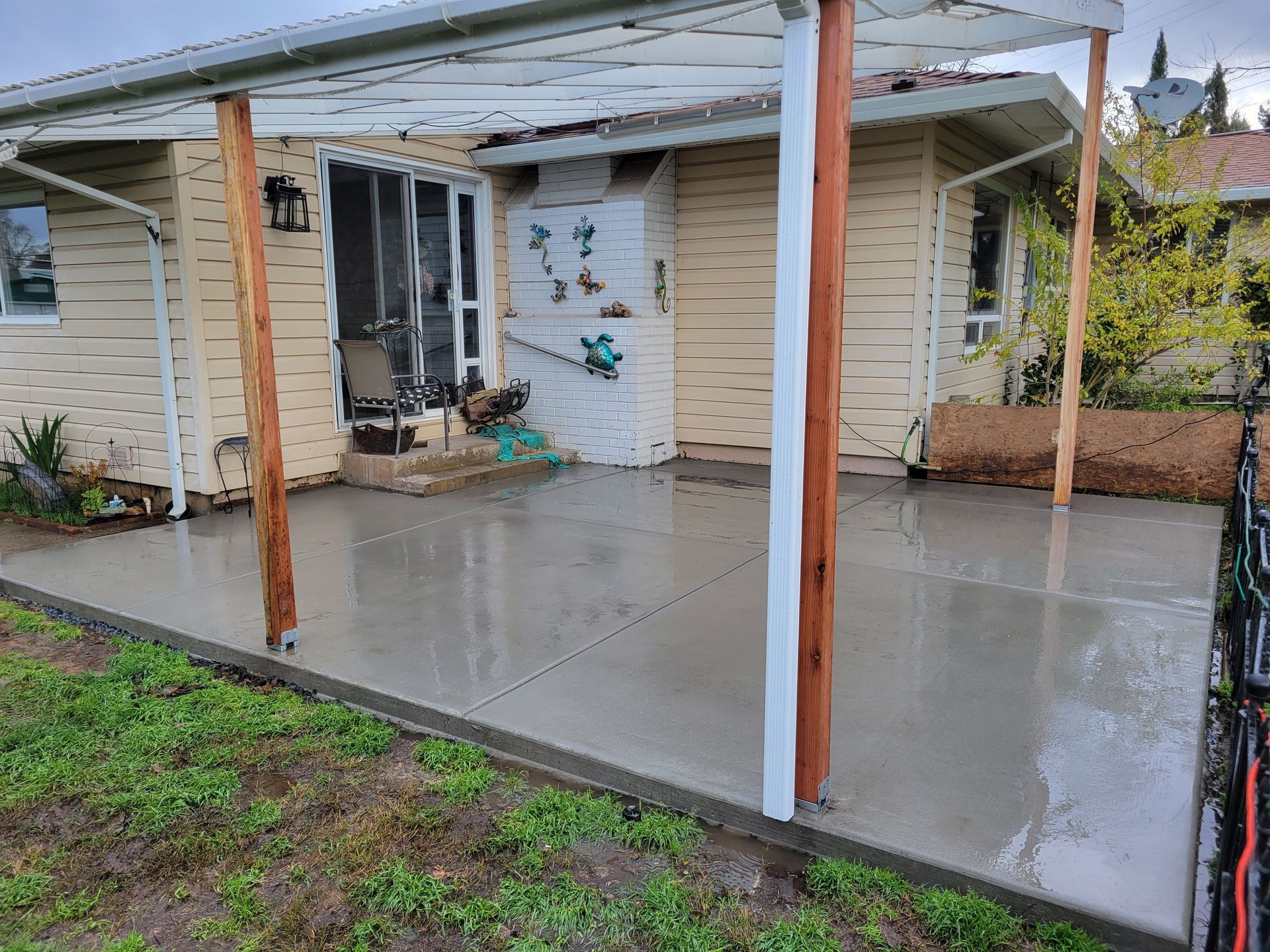 A house with a covered patio in front of it.