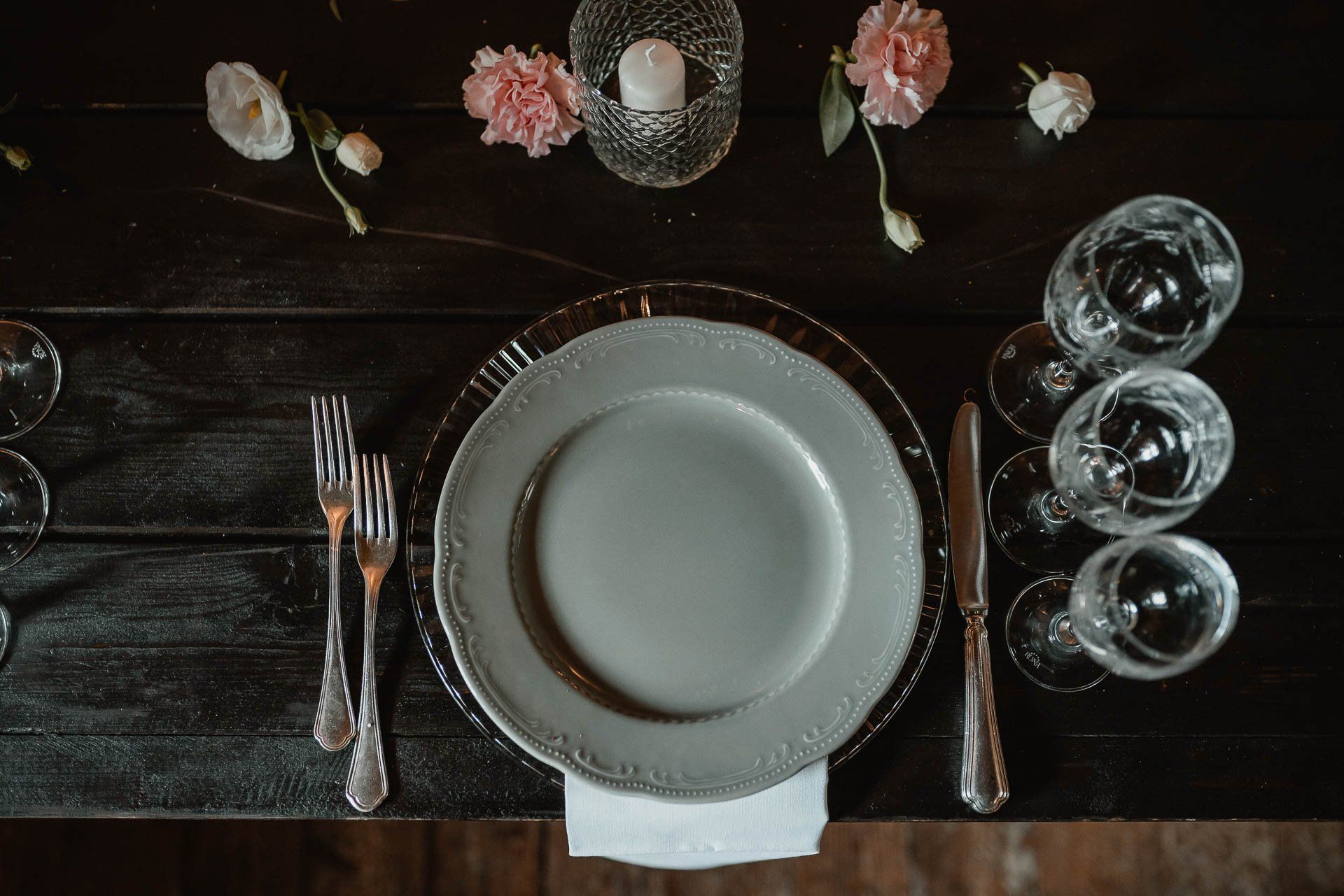 tavolo allestito nella location per matrimoni