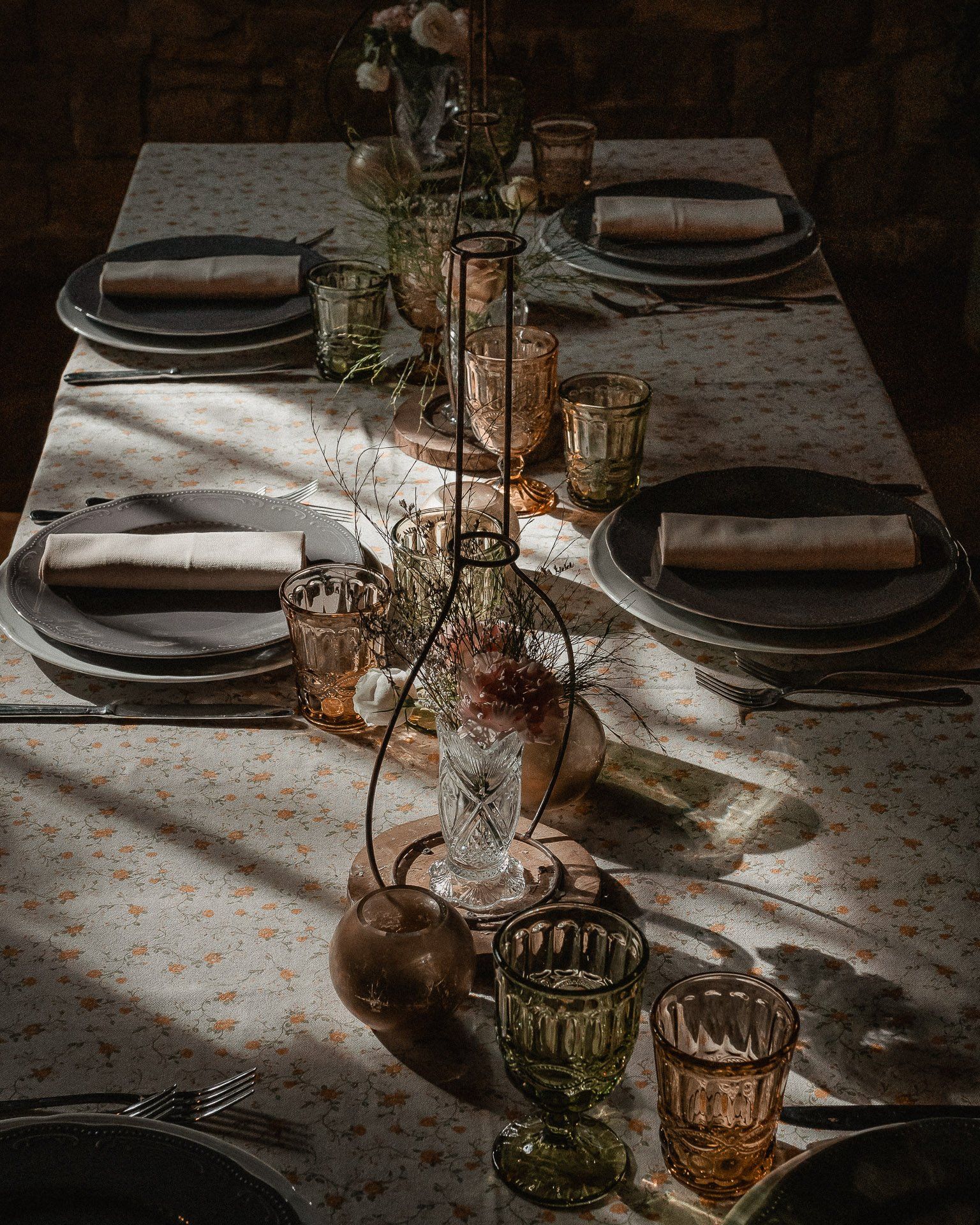 allestimento tavola coloniale nella location per matrimoni