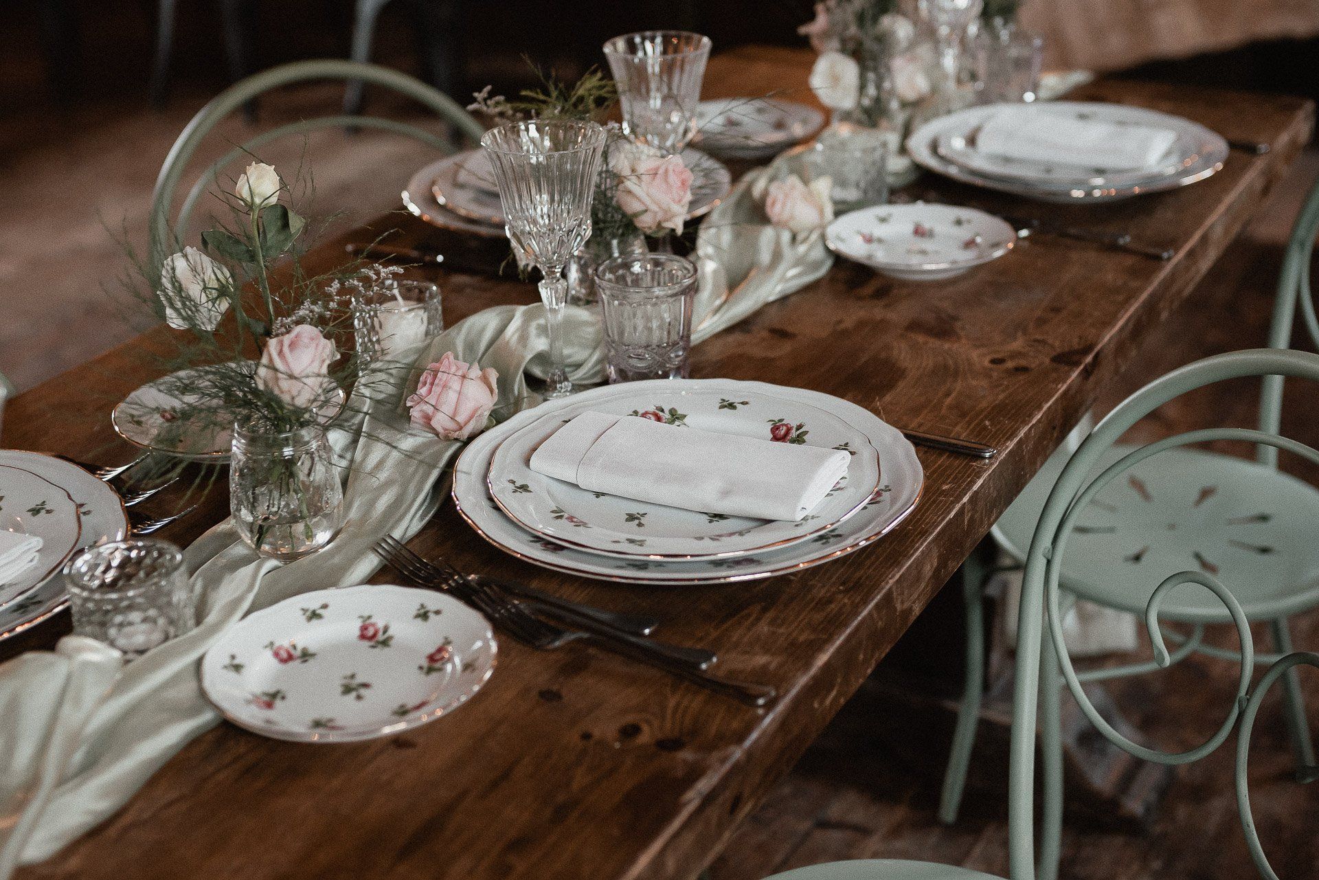 piatti per allestimento eco chic della location per matrimoni