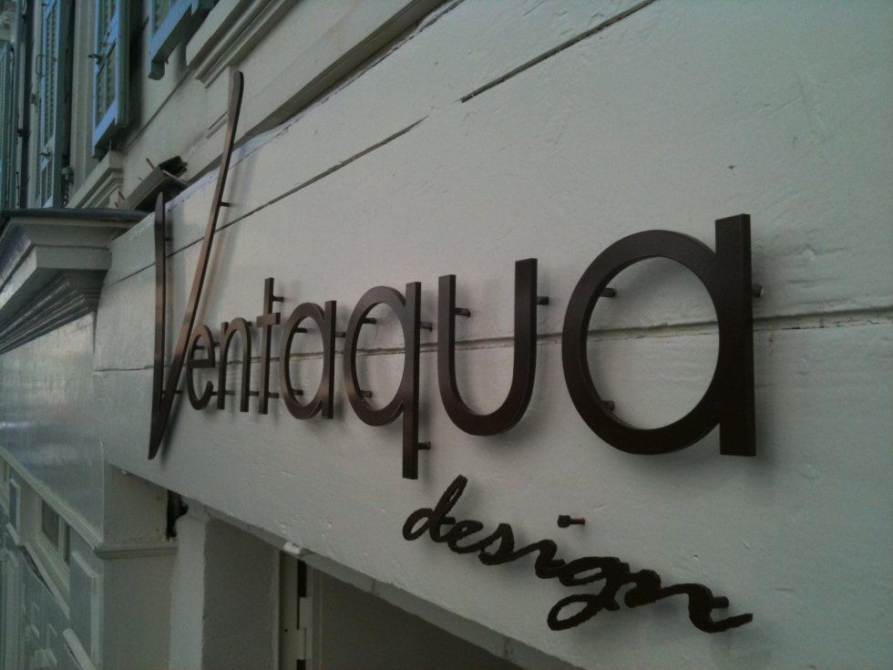 Scritta luminosa per negozi