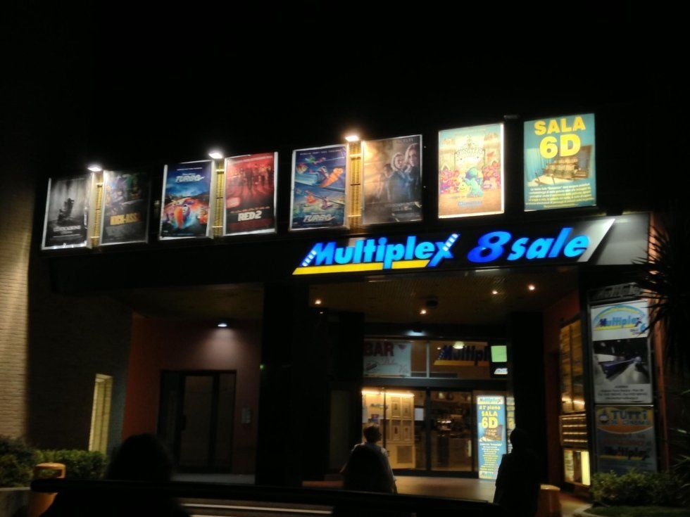Insegna luminosa cinema