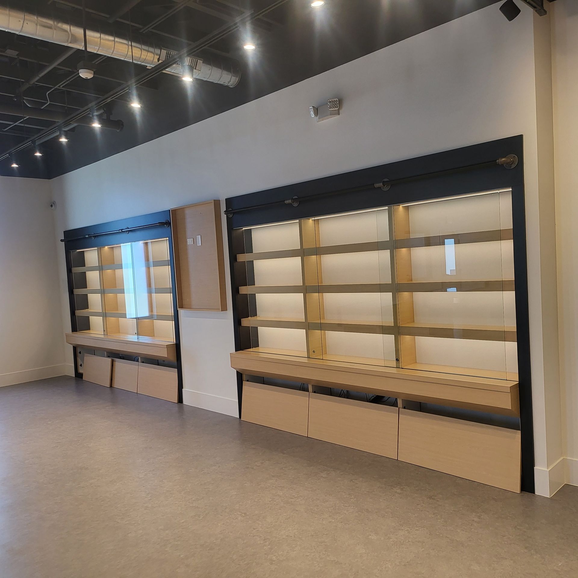 A large empty room with a lot of shelves