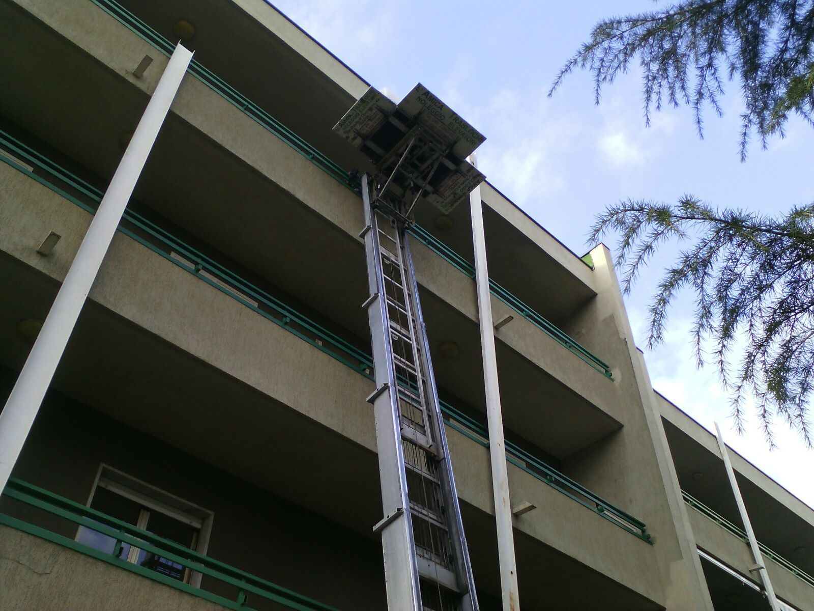 Trasloco con piattaforma elevatrice