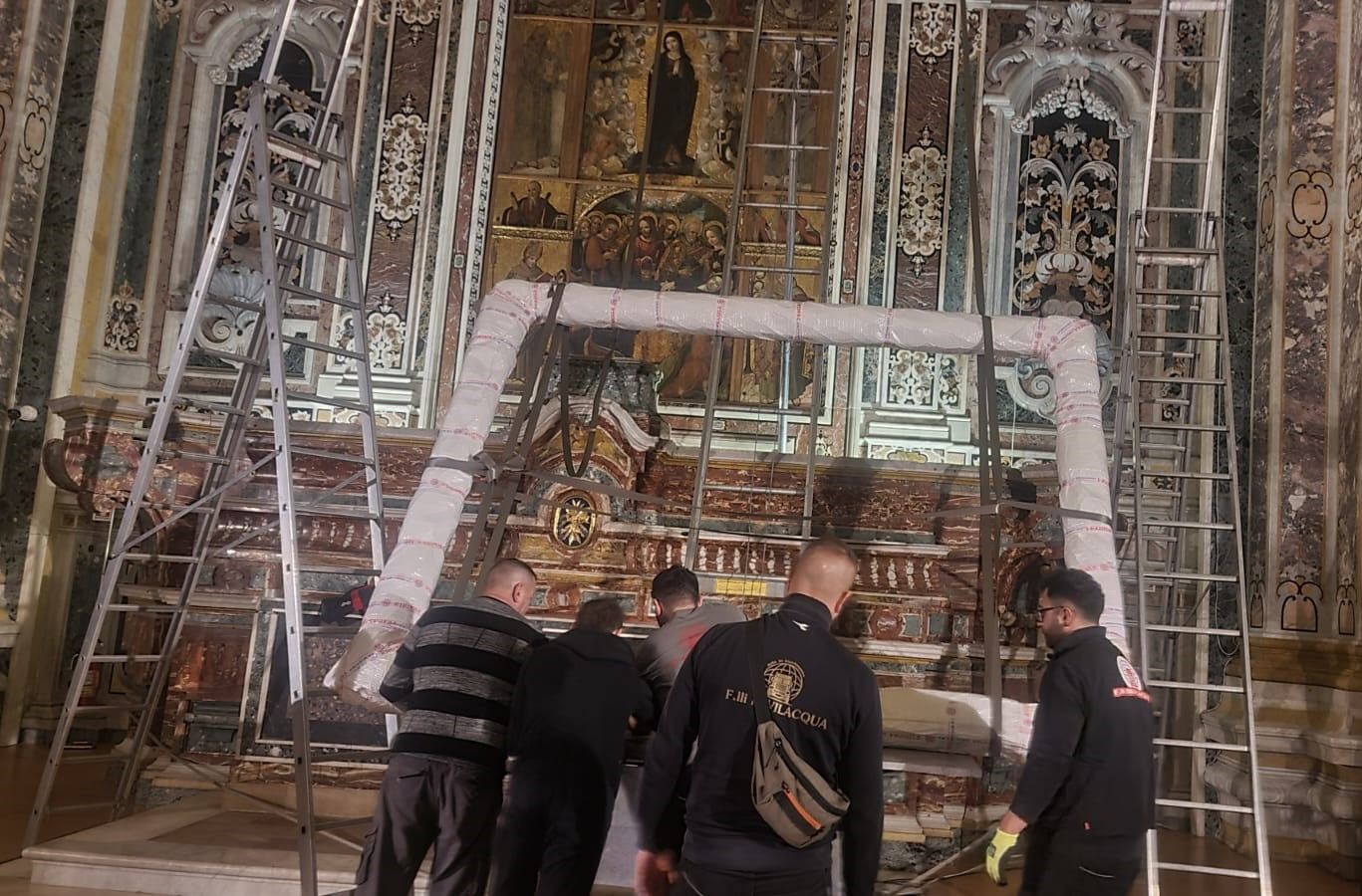 Trasporto e posizionamento opera d'arte