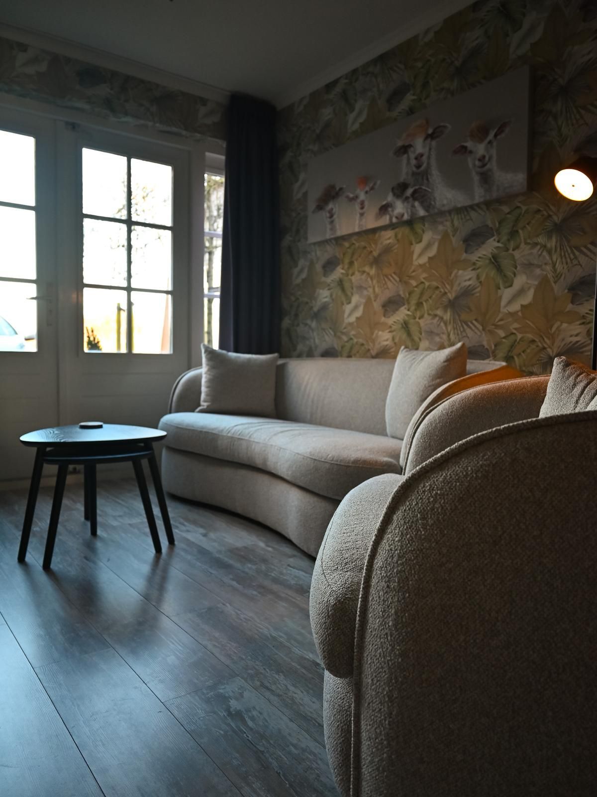 De woonkamer van Vakantiehuis Akkerzicht Oudesluis.