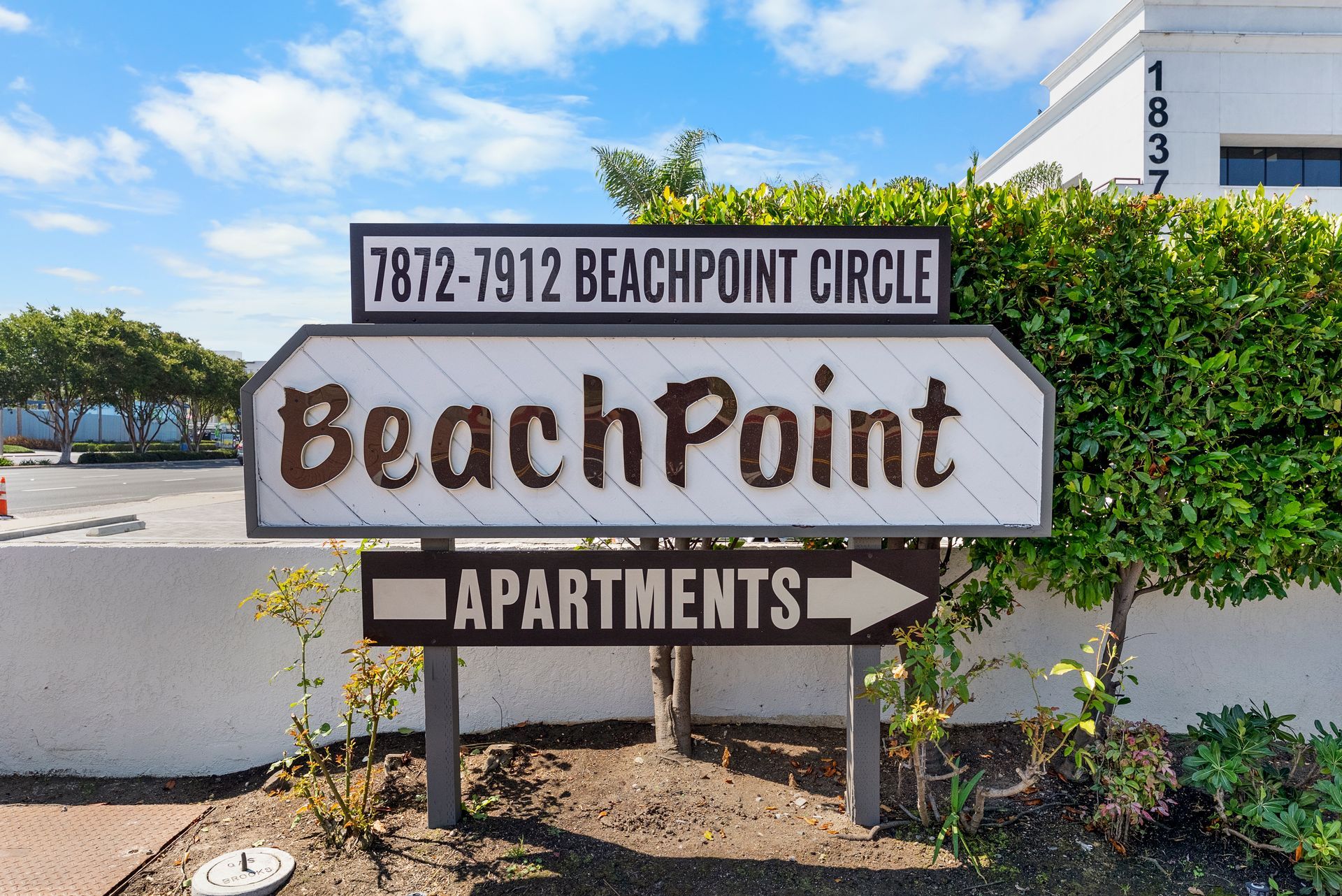 BeachPoint Apartment Sign