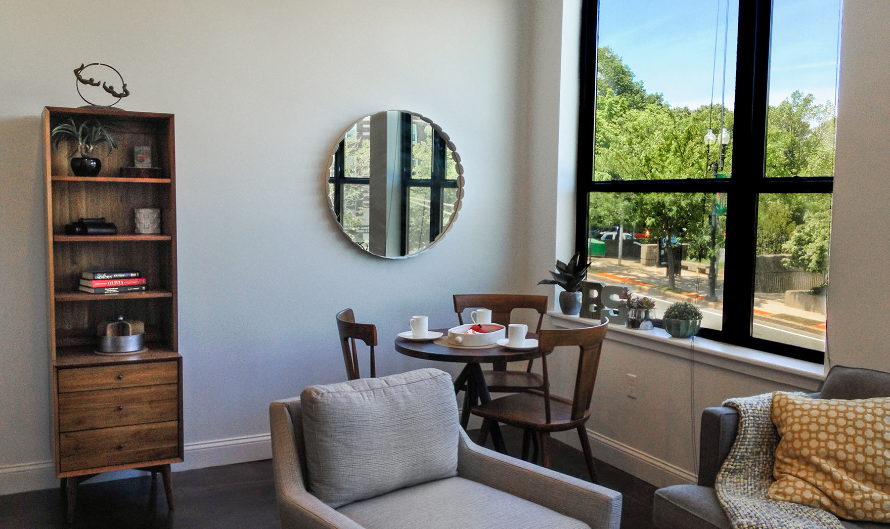 68 Beale - Living Room table and chair