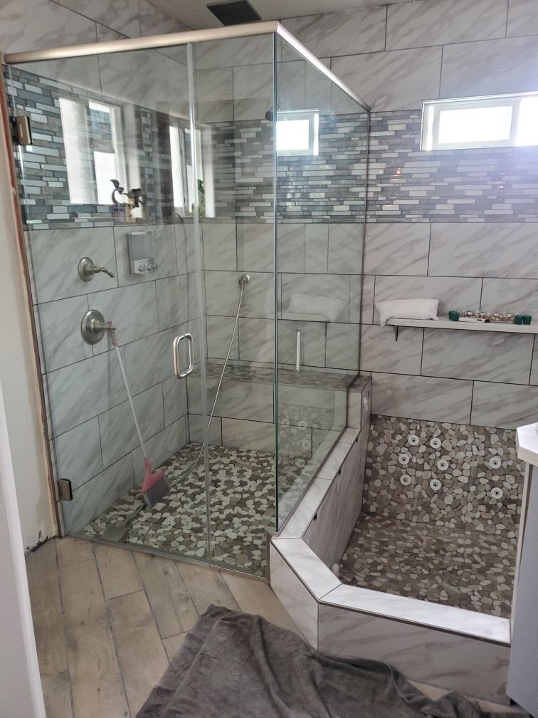 Clean Bathroom — Torrance, CA — Dandoy Glass