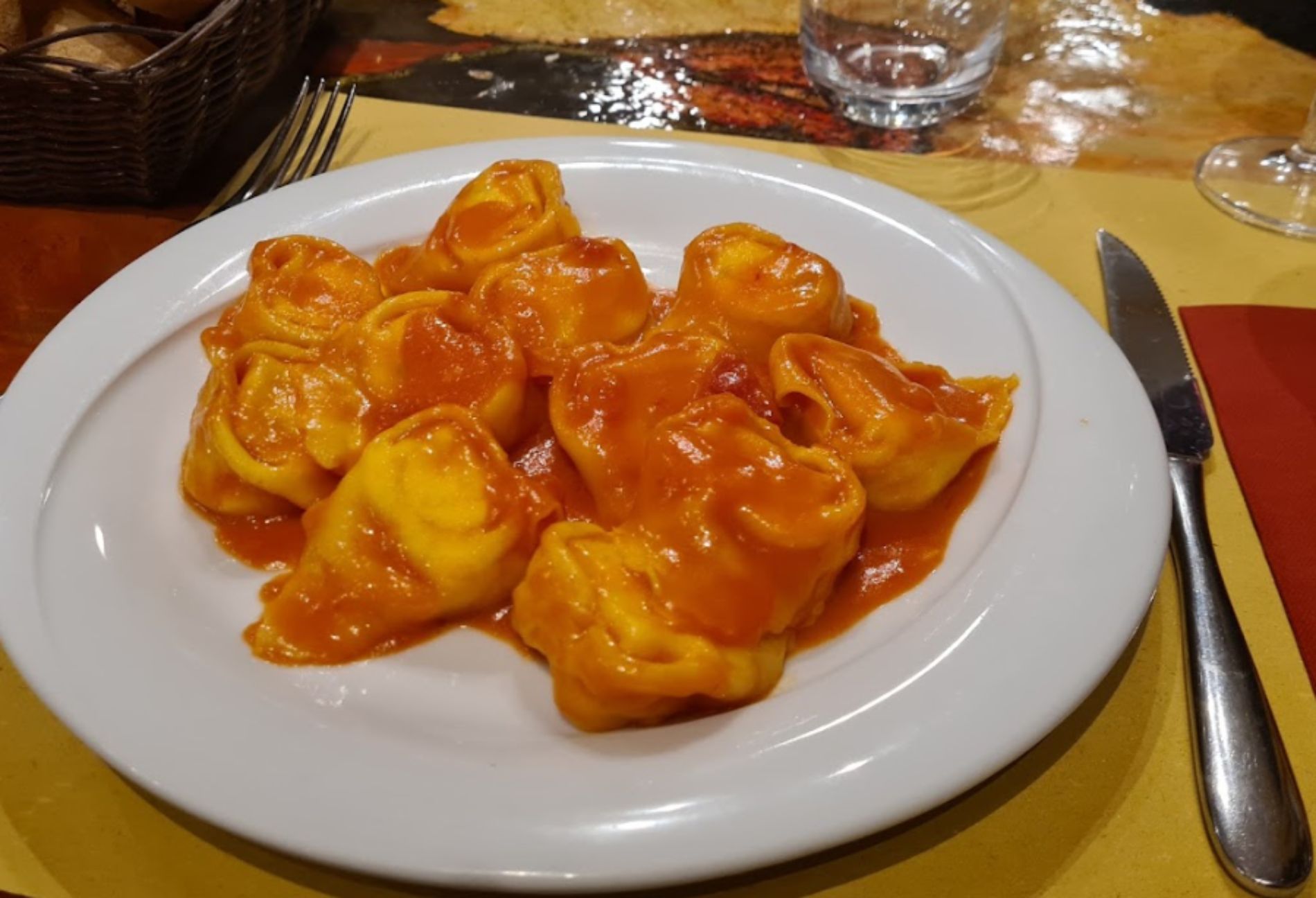 tortellini al sugo