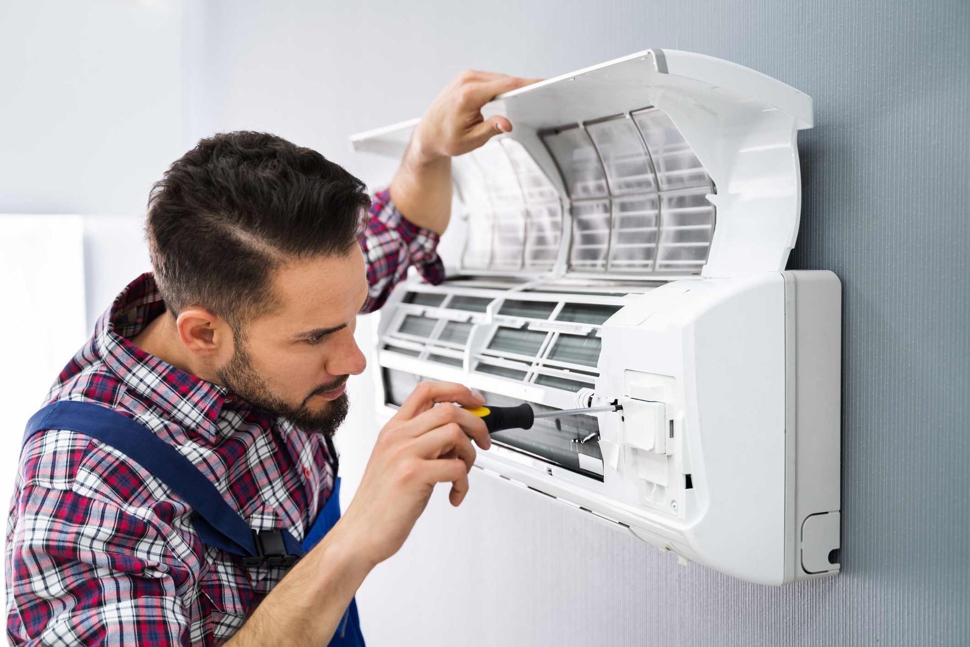 Repairer Repairing Air Conditioner — Keizer, OR — Arrows Home Air