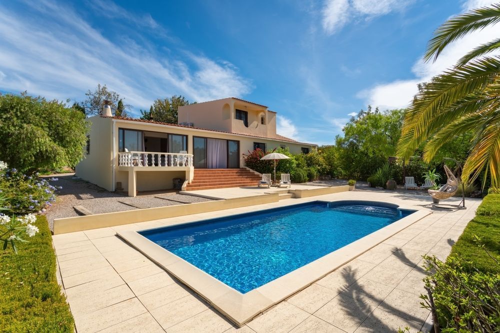 House With Pool and Sunny Patio Under a Blue Sky — Bombs Away in Broadbeach, QLD