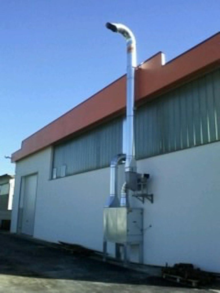 canna fumaria in un edificio