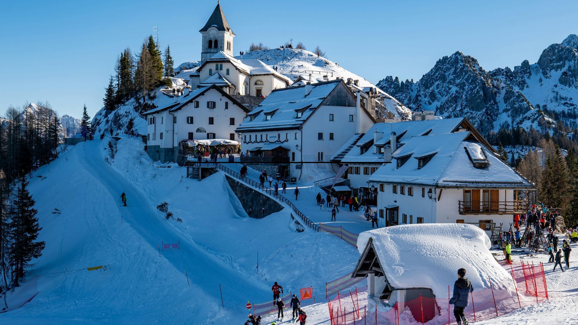 2 drinks overlooking the sea in malta