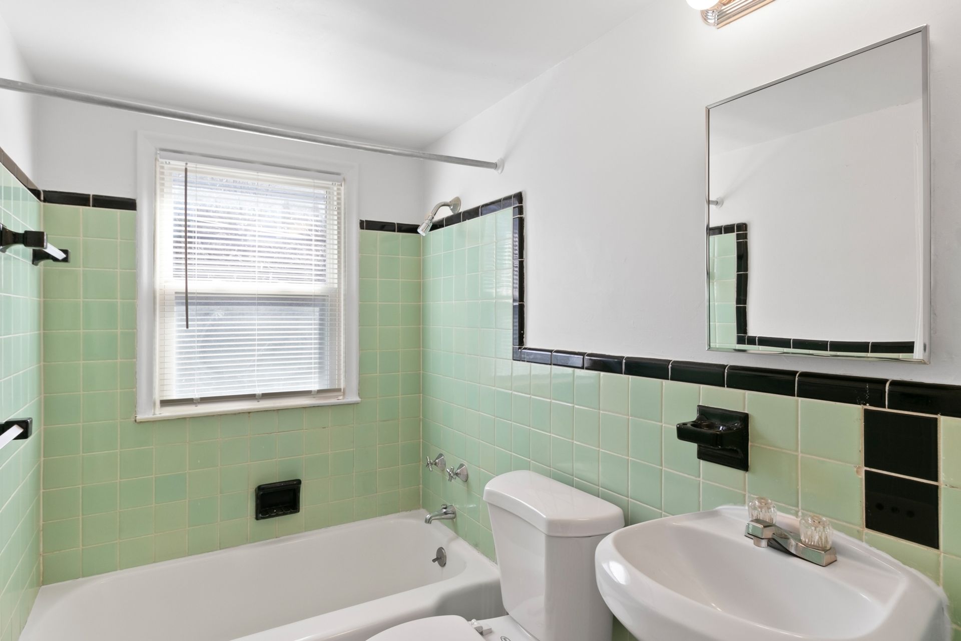 Pointe Garden bathroom
