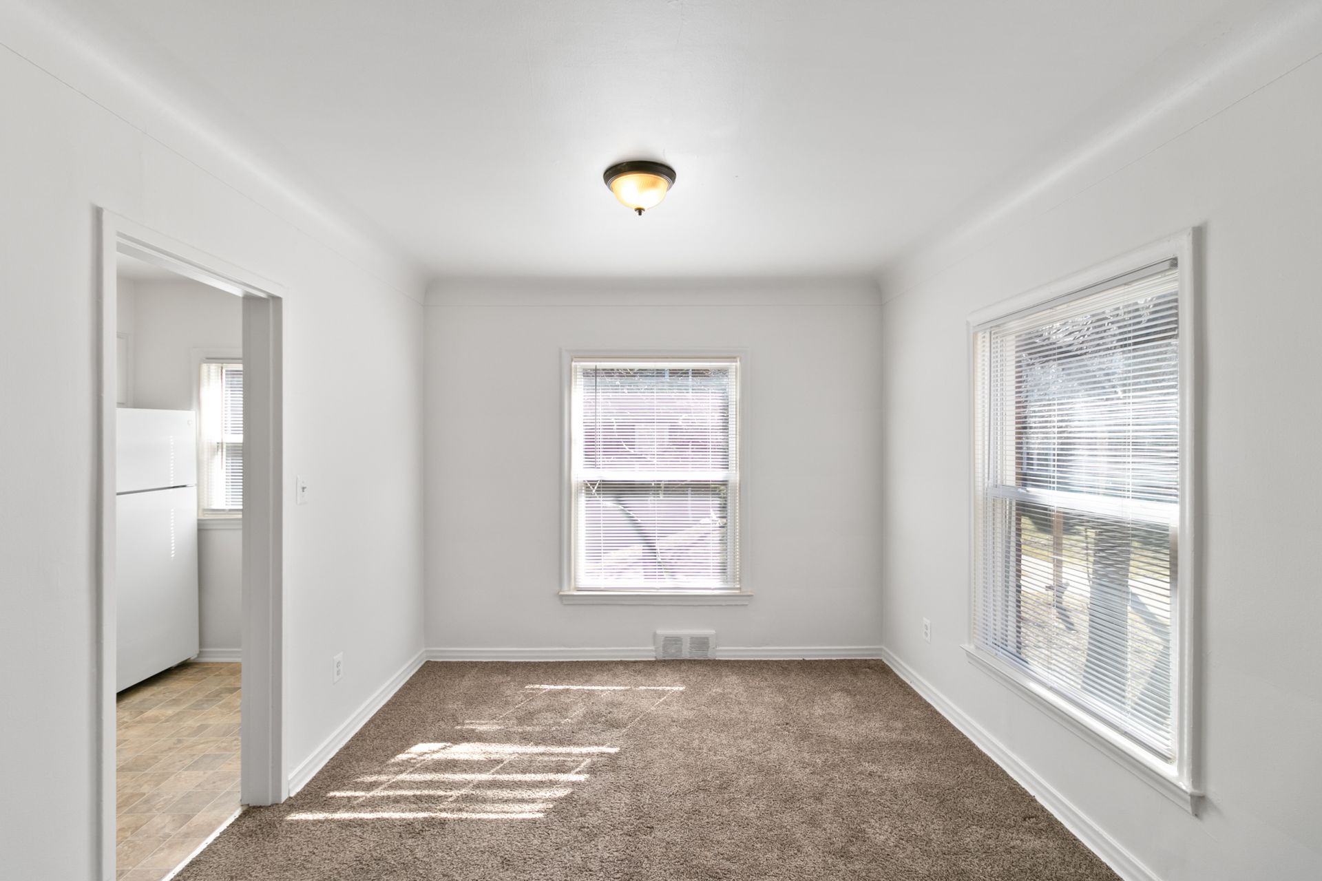 Pointe Garden room with window