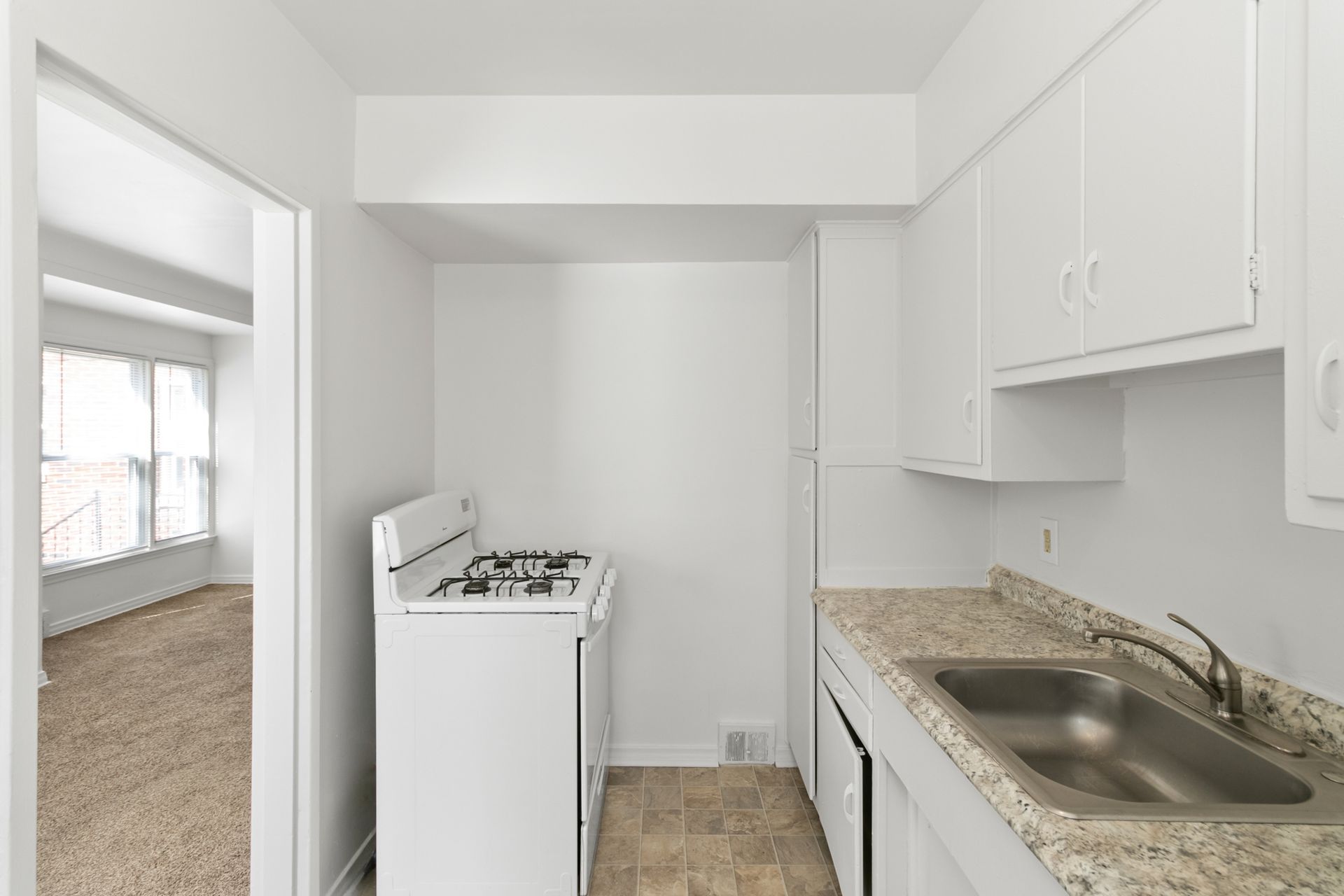 Pointe Garden kitchen 2