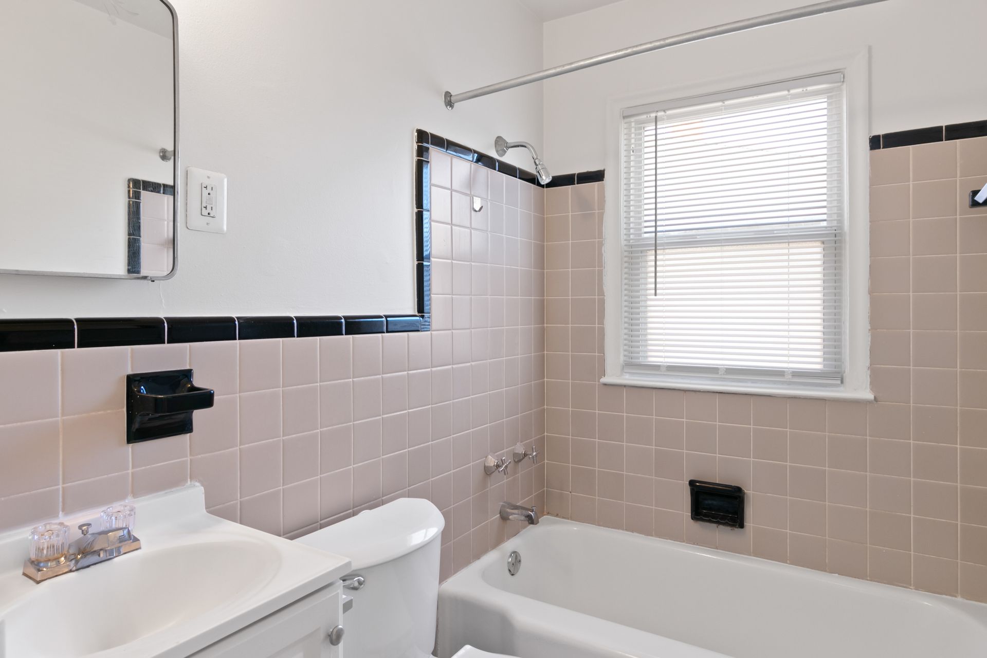 Pointe Garden bathroom 2